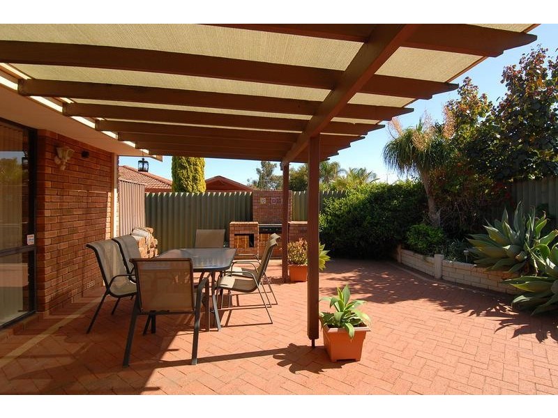 6 Dandaloo Crescent, Wanneroo WA 6065