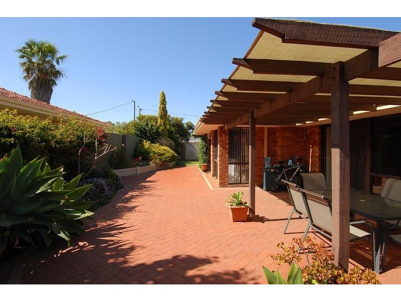 6 Dandaloo Crescent, Wanneroo WA 6065
