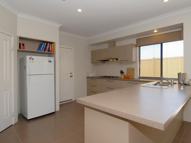 17 Floresta Street, Sinagra WA 6065