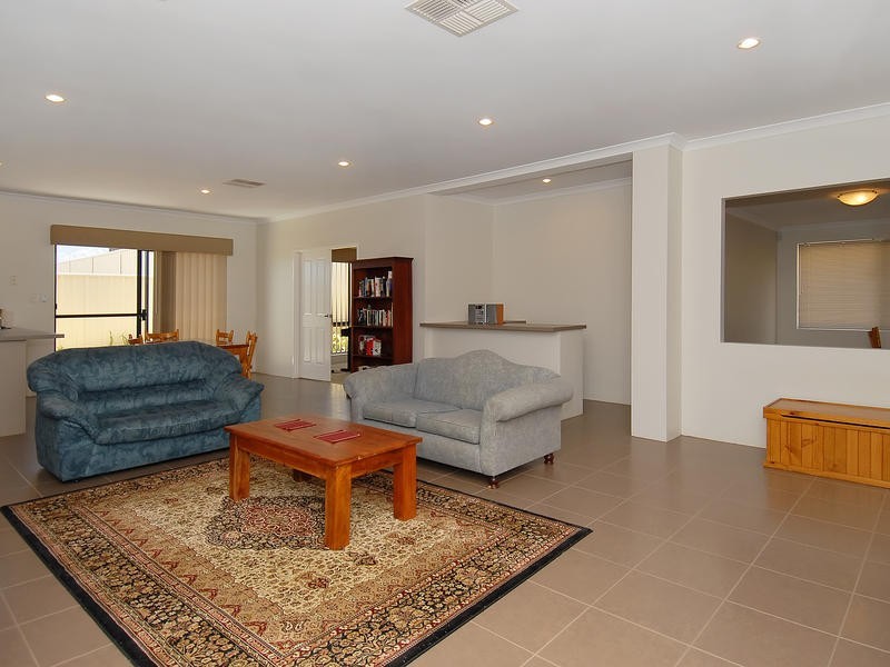 17 Floresta Street, Sinagra WA 6065