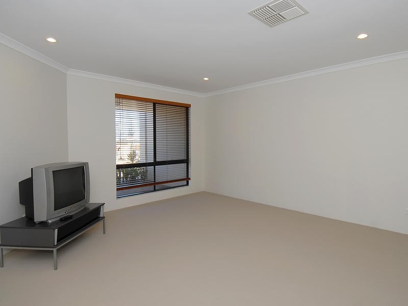 17 Floresta Street, Sinagra WA 6065