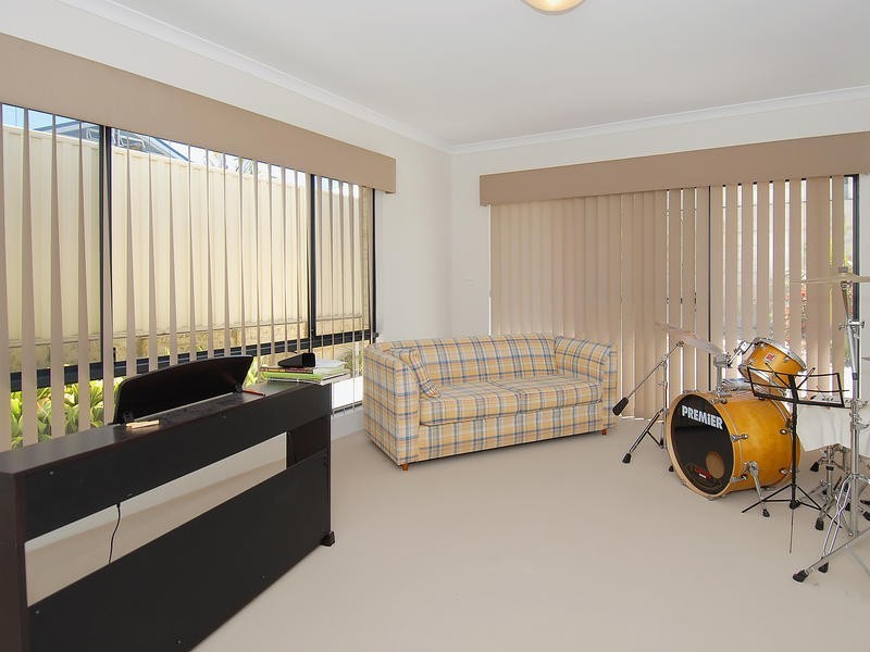 17 Floresta Street, Sinagra WA 6065