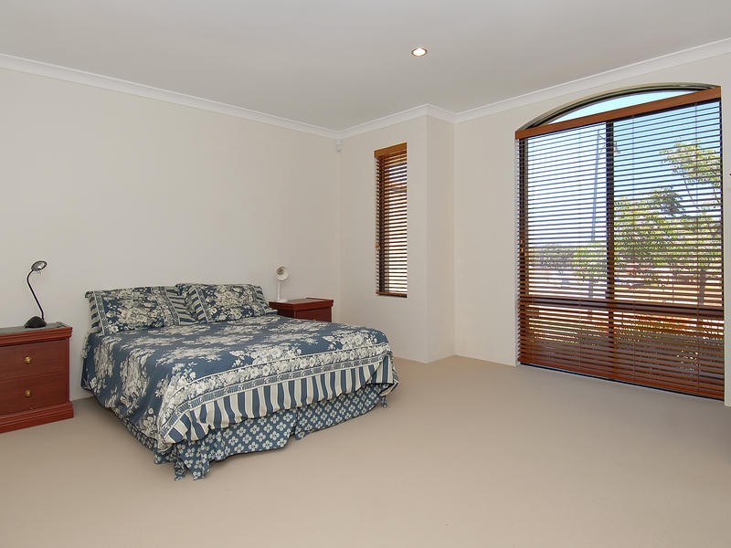 17 Floresta Street, Sinagra WA 6065