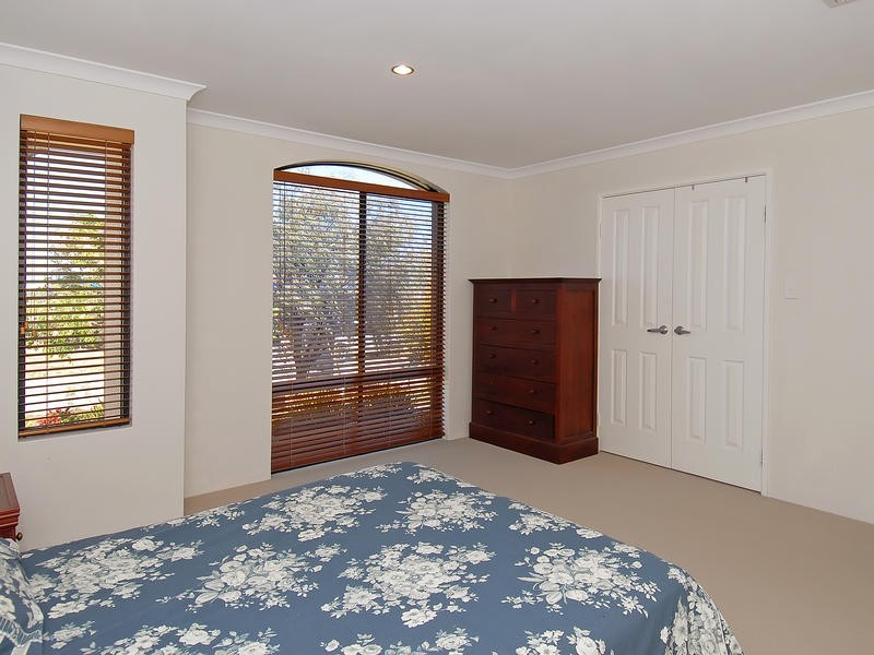 17 Floresta Street, Sinagra WA 6065