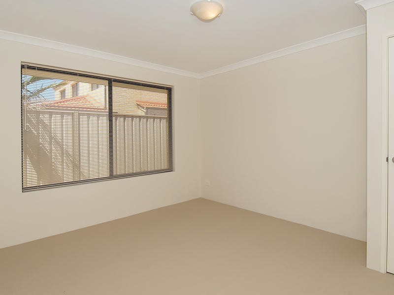 17 Floresta Street, Sinagra WA 6065