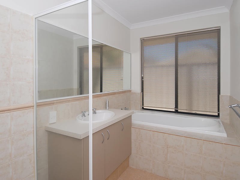 17 Floresta Street, Sinagra WA 6065