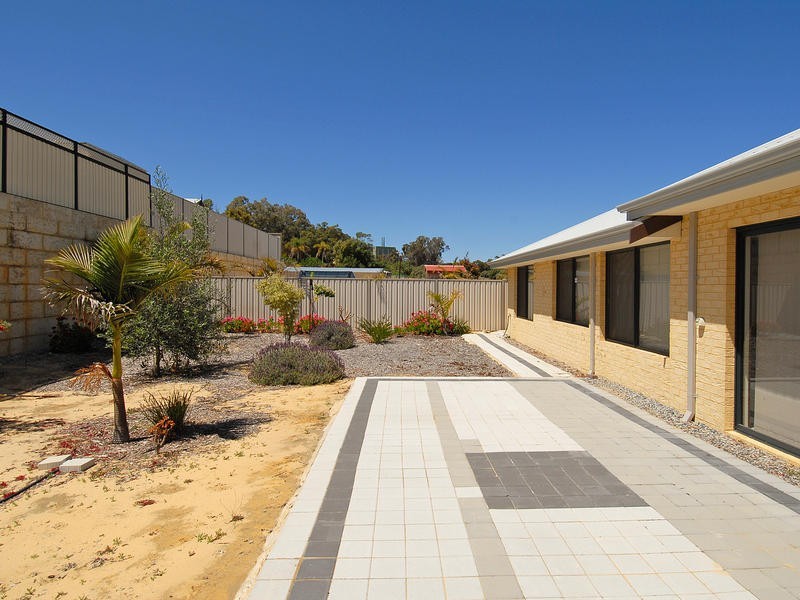 17 Floresta Street, Sinagra WA 6065