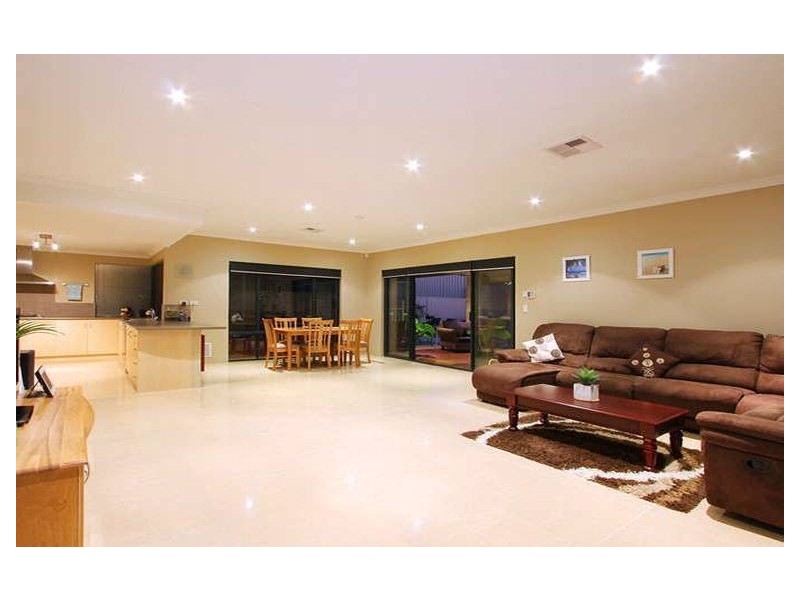 4 Osaka Loop, Hocking WA 6065