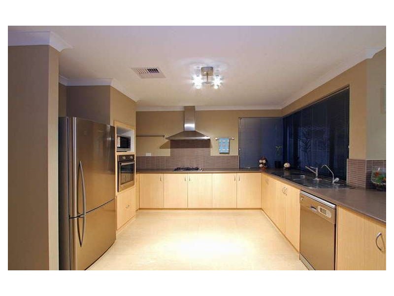 4 Osaka Loop, Hocking WA 6065