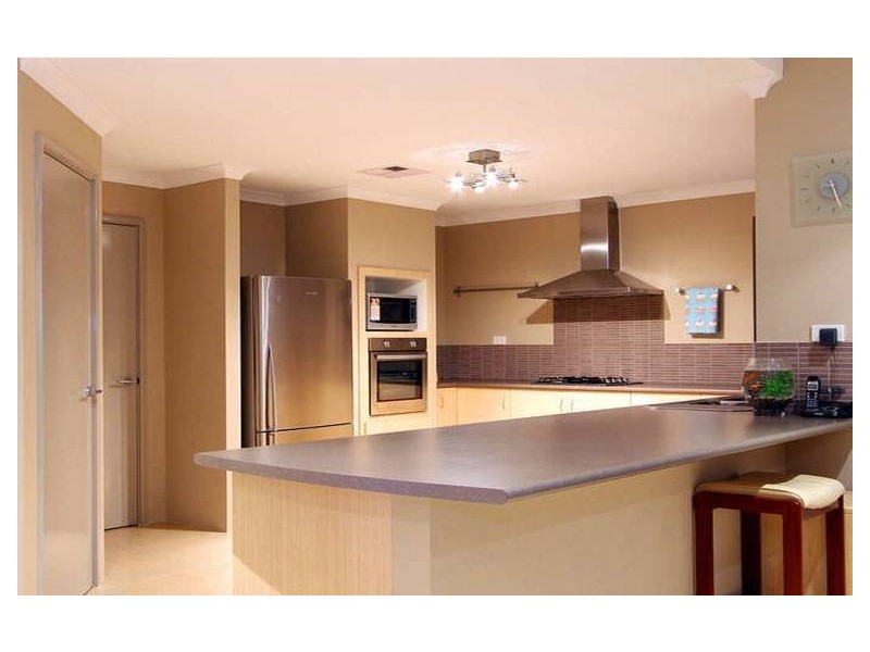 4 Osaka Loop, Hocking WA 6065