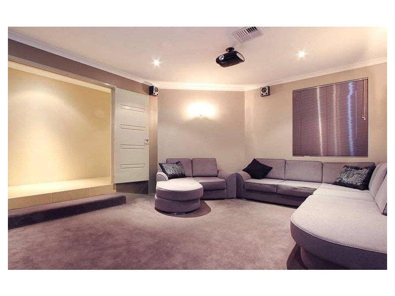 4 Osaka Loop, Hocking WA 6065