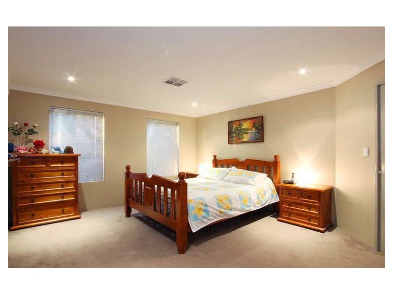 4 Osaka Loop, Hocking WA 6065