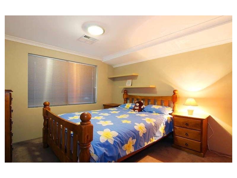 4 Osaka Loop, Hocking WA 6065