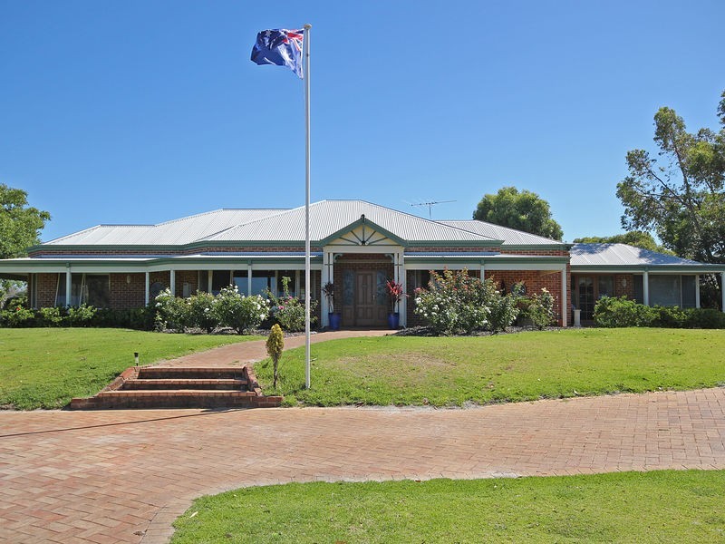 77 Lakeview Street, Mariginiup WA 6065