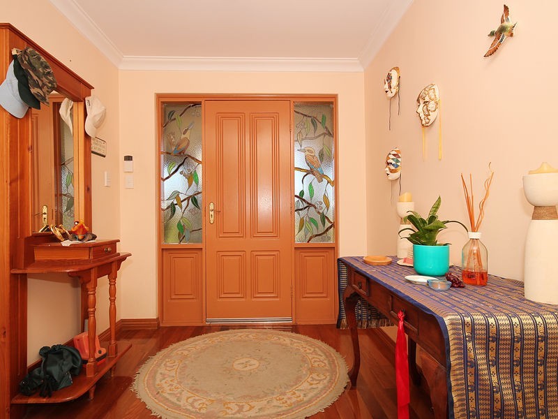 77 Lakeview Street, Mariginiup WA 6065