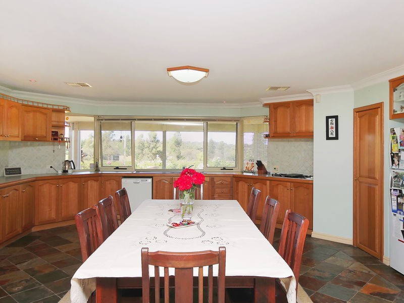 77 Lakeview Street, Mariginiup WA 6065