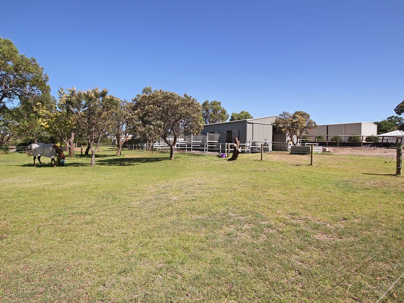77 Lakeview Street, Mariginiup WA 6065