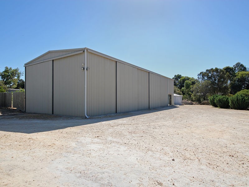 77 Lakeview Street, Mariginiup WA 6065