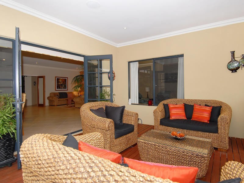 32 Minjah Circuit, Carramar WA 6031