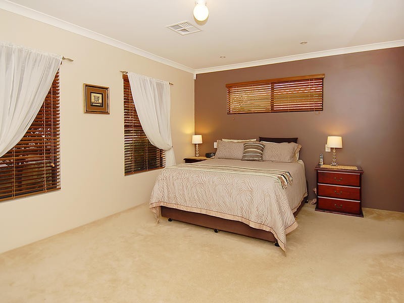 32 Minjah Circuit, Carramar WA 6031