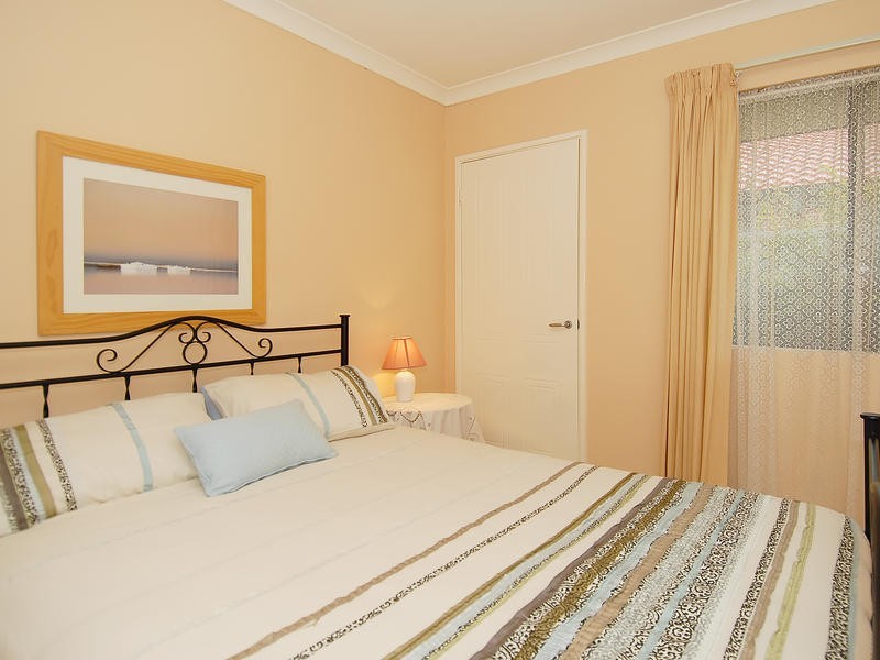 32 Minjah Circuit, Carramar WA 6031