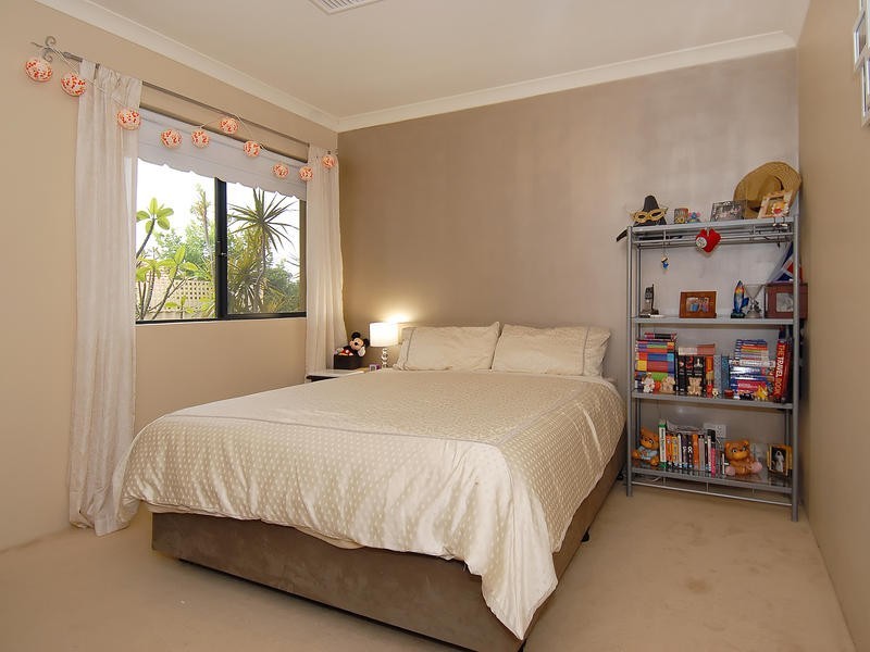 32 Minjah Circuit, Carramar WA 6031