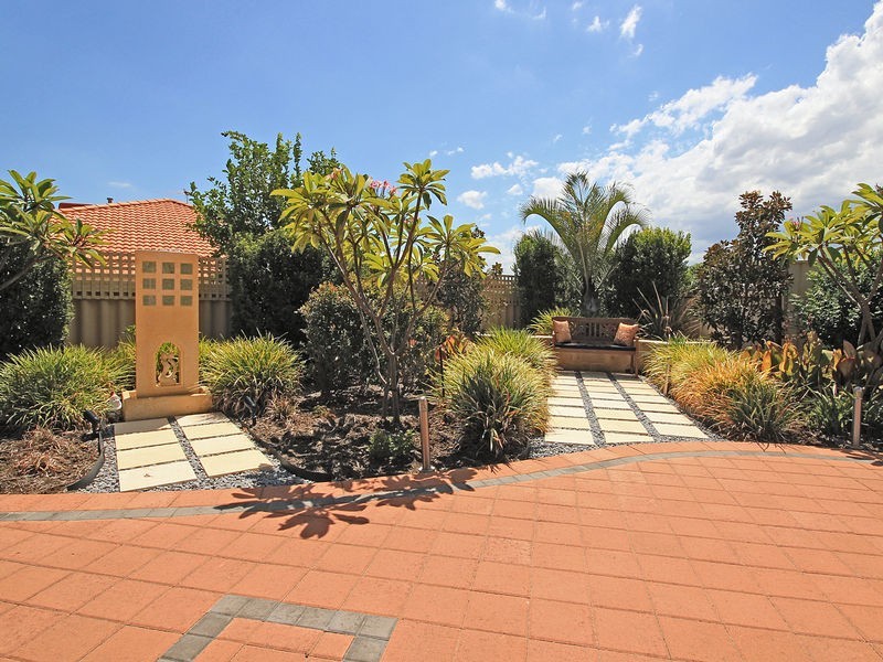 32 Minjah Circuit, Carramar WA 6031