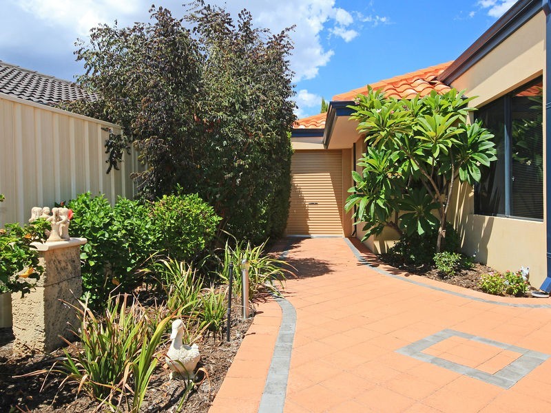 32 Minjah Circuit, Carramar WA 6031