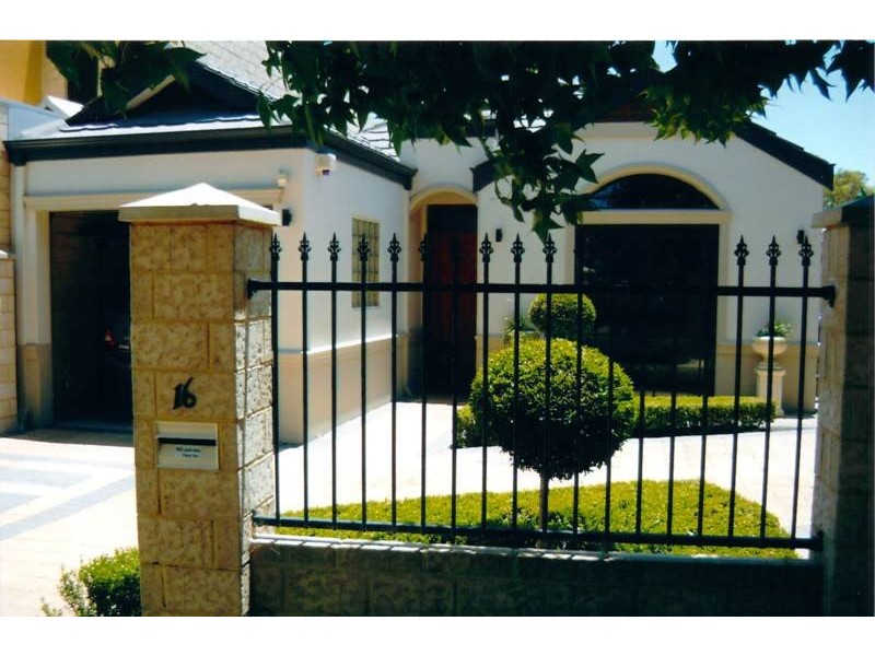 16 Waterview Drive, Woodvale WA 6026