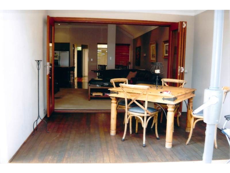 16 Waterview Drive, Woodvale WA 6026