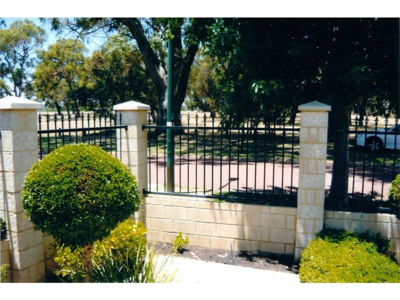 16 Waterview Drive, Woodvale WA 6026