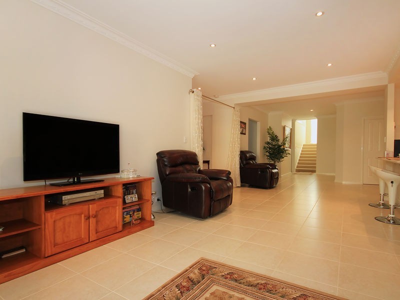 6 Lairbeck Street, Darch WA 6065