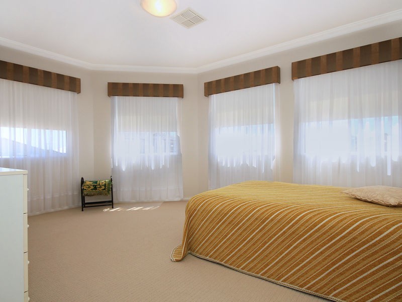 6 Lairbeck Street, Darch WA 6065