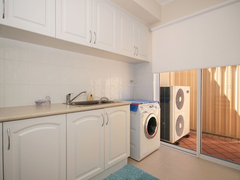 6 Lairbeck Street, Darch WA 6065