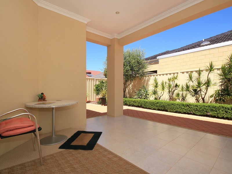 6 Lairbeck Street, Darch WA 6065