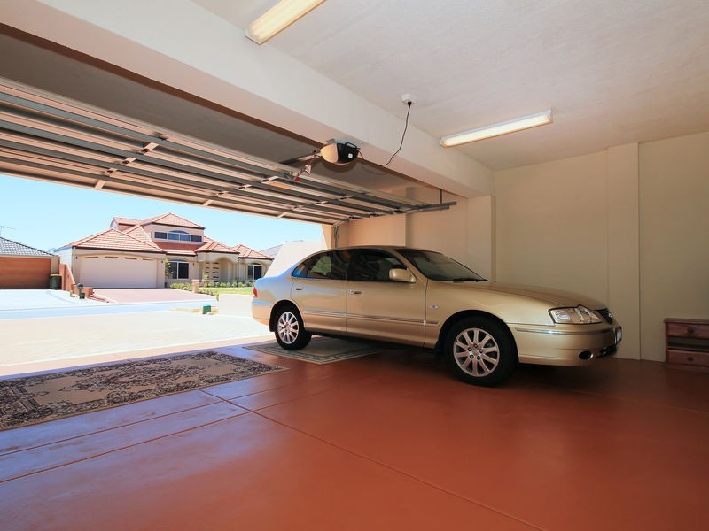 6 Lairbeck Street, Darch WA 6065