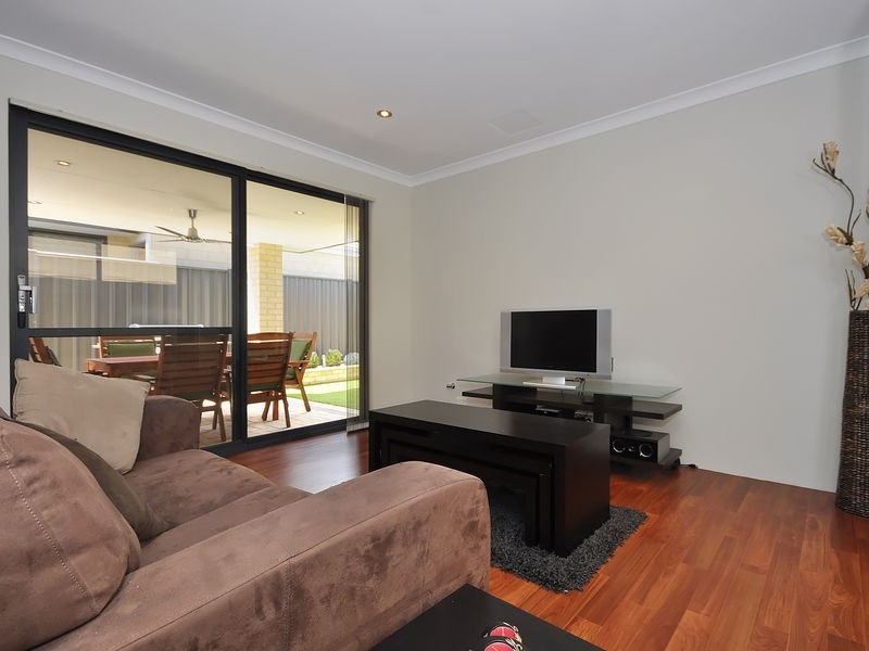 9 Sessilis Road, Banksia Grove WA 6031