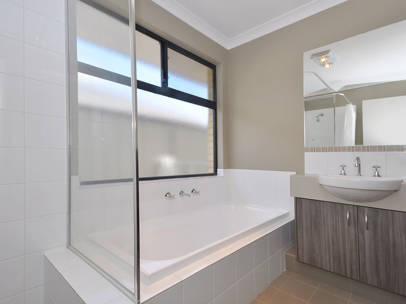 9 Sessilis Road, Banksia Grove WA 6031