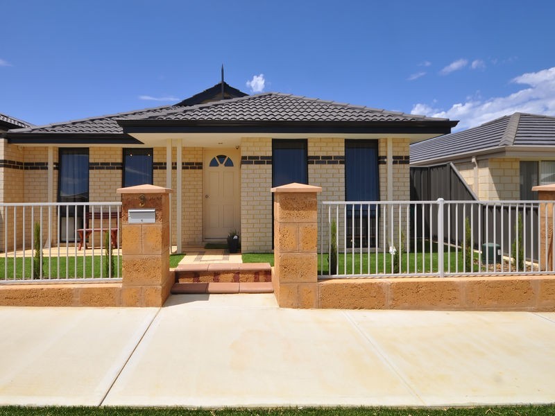 9 Sessilis Road, Carramar WA 6031