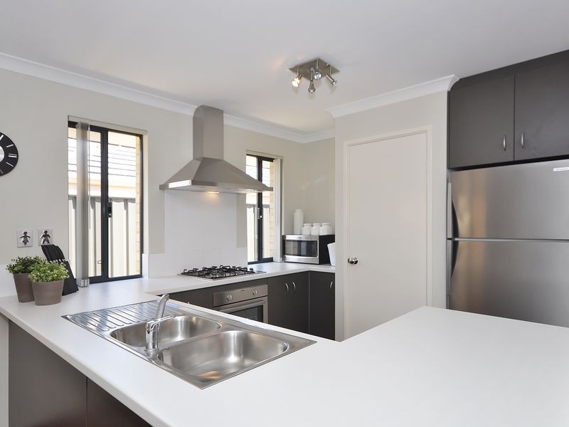 9 Sessilis Road, Carramar WA 6031