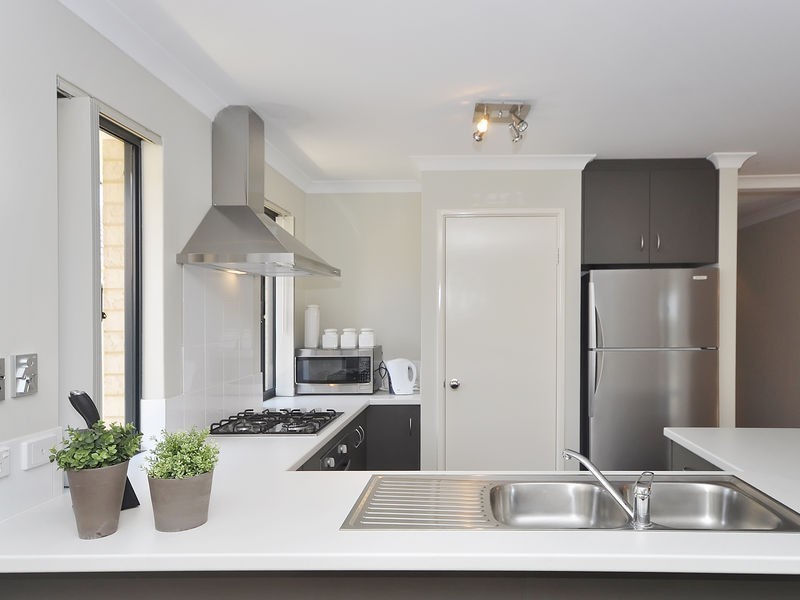 9 Sessilis Road, Carramar WA 6031