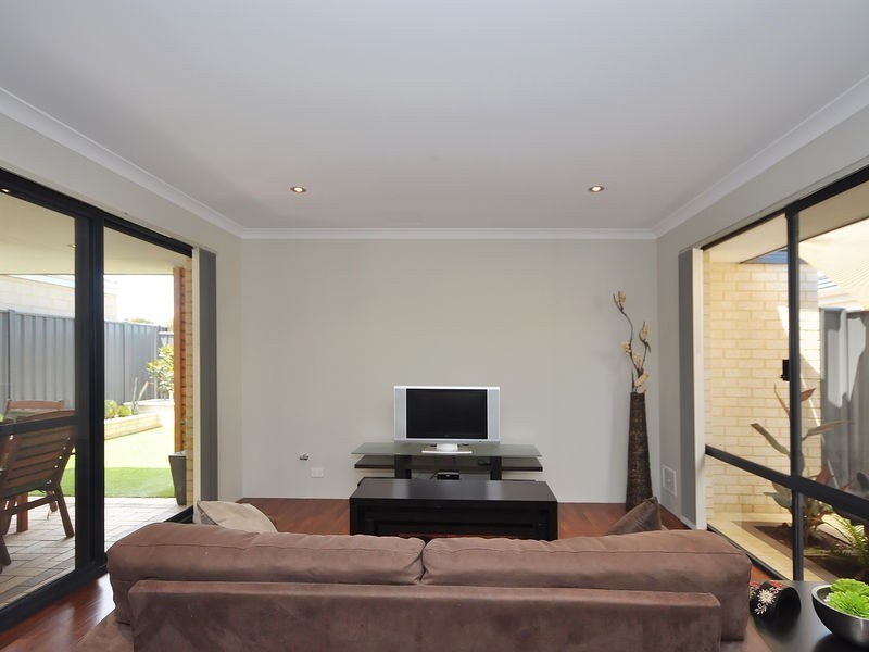 9 Sessilis Road, Carramar WA 6031