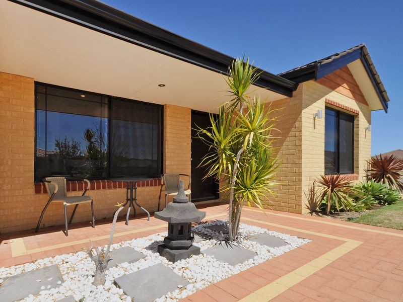 2 St Louis Avenue, Hocking WA 6065