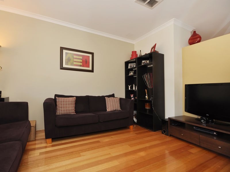 2 St Louis Avenue, Hocking WA 6065