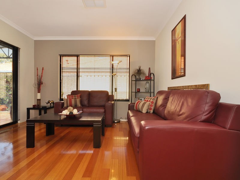 2 St Louis Avenue, Hocking WA 6065