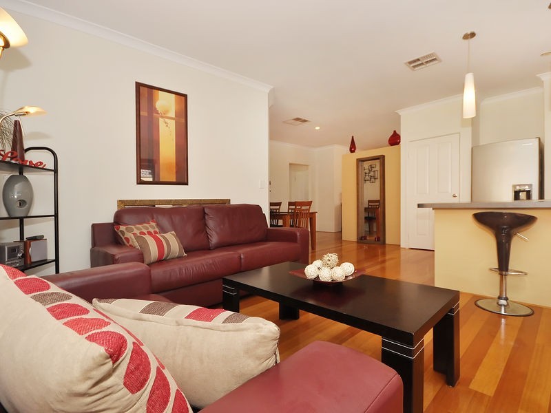 2 St Louis Avenue, Hocking WA 6065