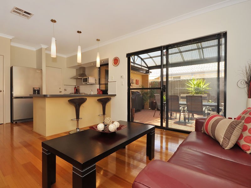 2 St Louis Avenue, Hocking WA 6065