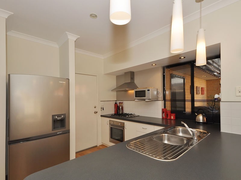 2 St Louis Avenue, Hocking WA 6065