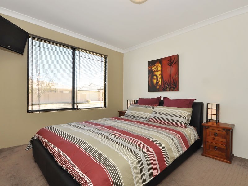 2 St Louis Avenue, Hocking WA 6065