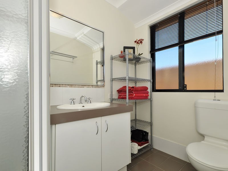 2 St Louis Avenue, Hocking WA 6065